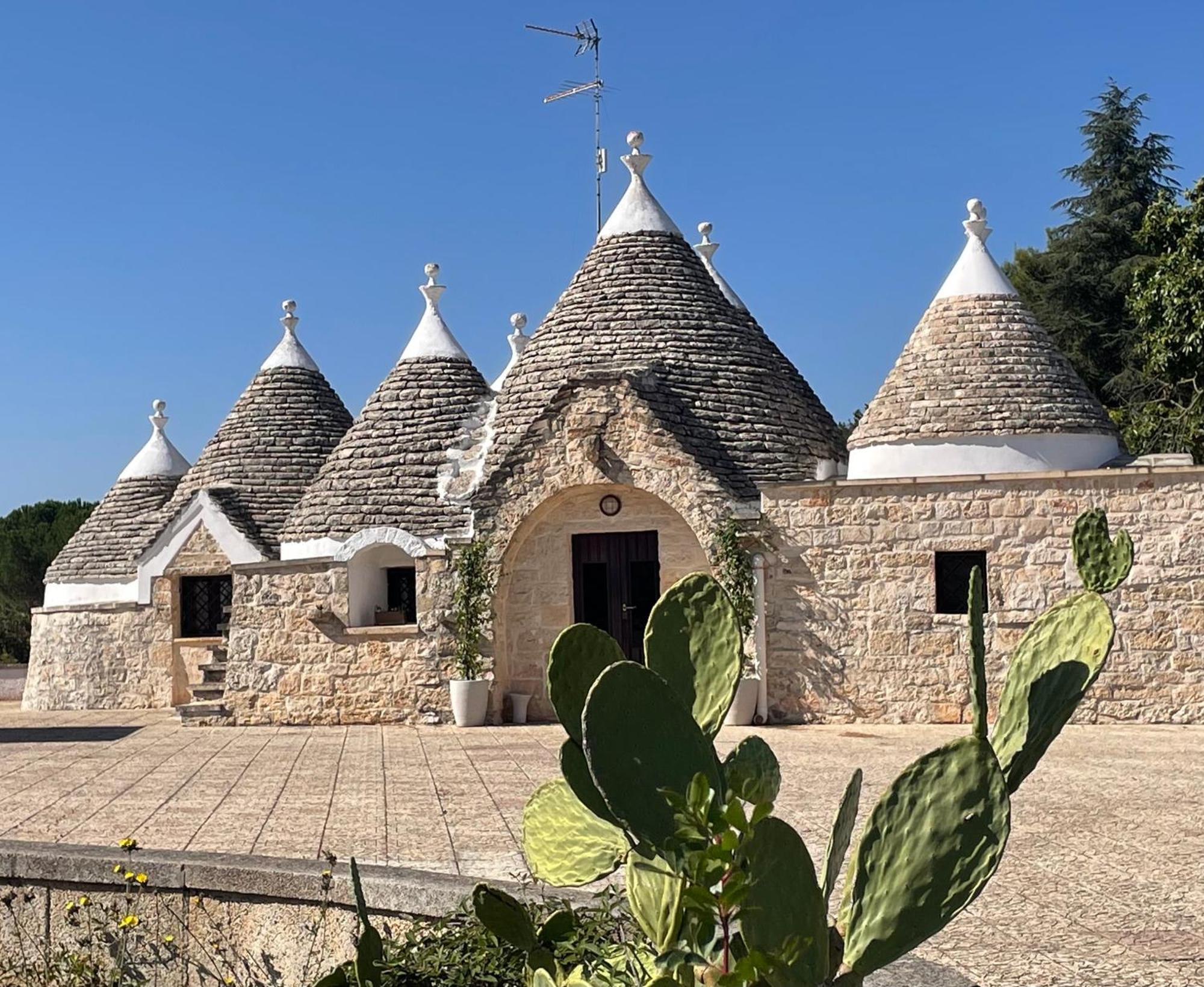 Trulli Del Sole Villa มาร์ตินาฟรังกา ภายนอก รูปภาพ